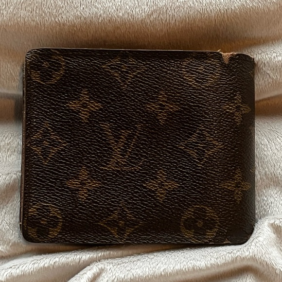 Authentic Vintage Louis Vuitton Bi-Fold Wallet - Picture 3 of 15